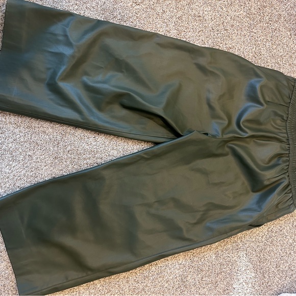 Bohme Vegan Leather Olive Green Cropped wide Leg Pants. Elastic waist with zip. - Picture 4 of 15